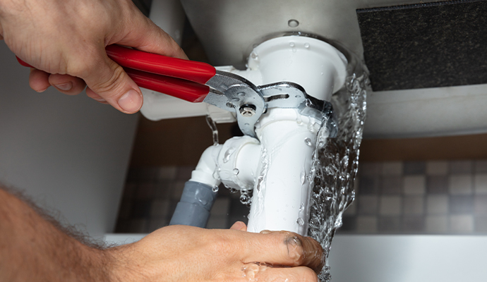 Professional repairing plumbing leak